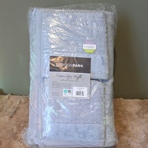 Madison Park Gray Waffle Bath Towel Set
